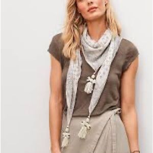 NWT Garnet Hill  Elizabeth Gillett Tassell scarf 100% cotton